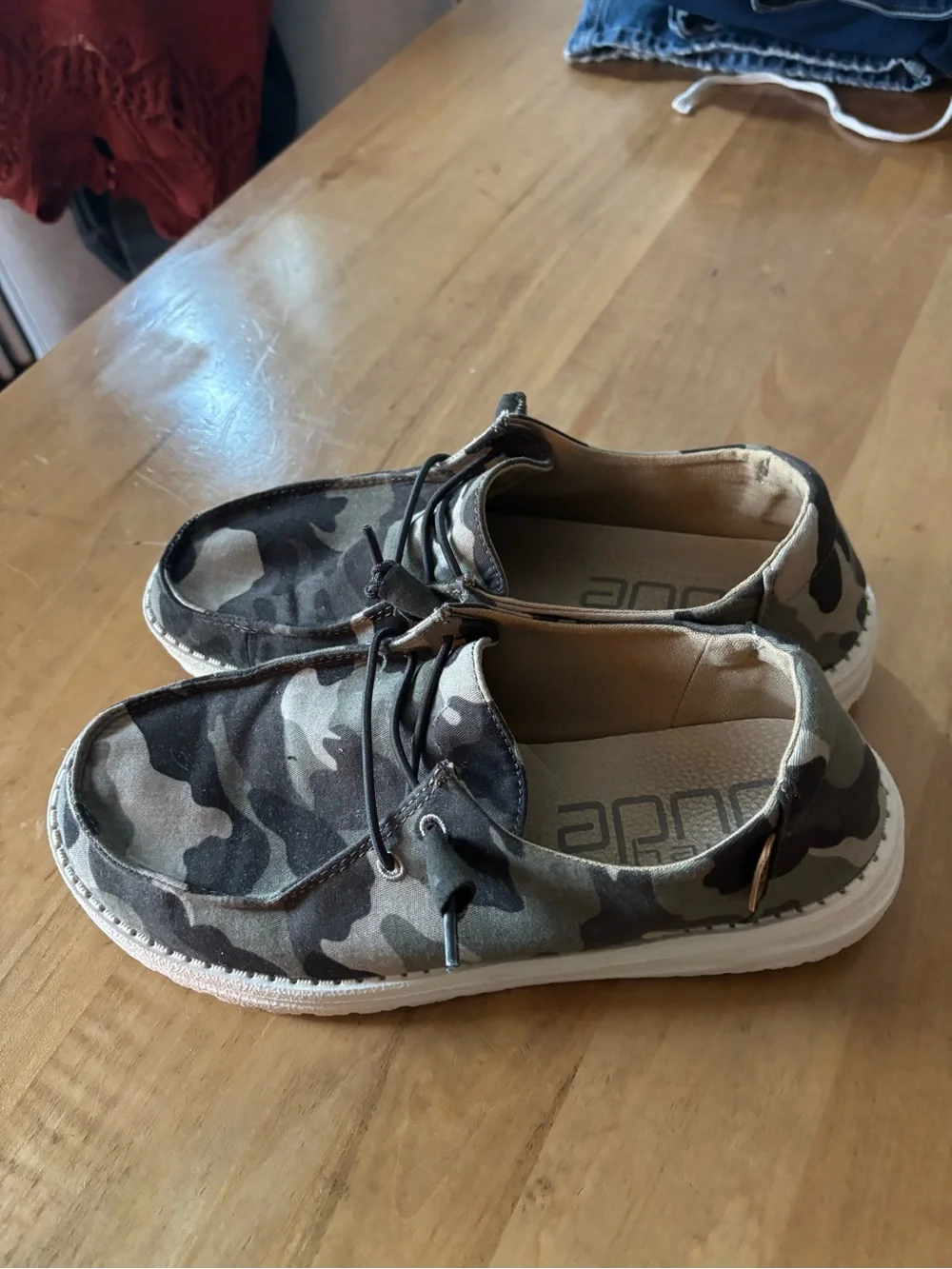 HEYDUDE women’s loafer. Green camo. Size 8